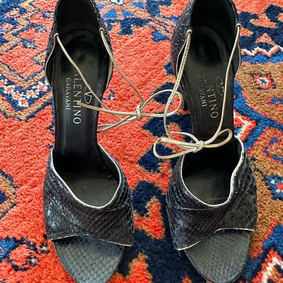 Authentic Valentino Peep Toe Heel - Picture 6 of 7